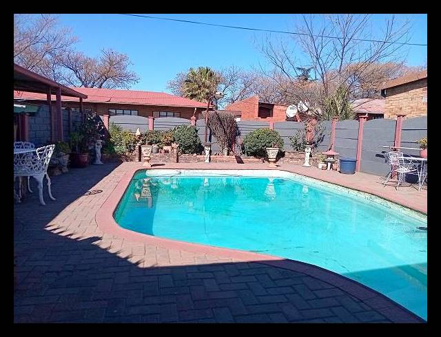 4 BEDROOM HOUSE FOR SALE IN VANDERBIJLPARK CE 2..